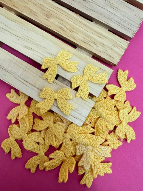 APLIQUE LAÇO AMARELO CROCHE - 5 UNIDADES