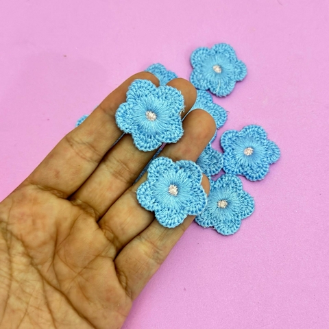 APLIQUE FLOR DE CROCHÊ PRINCESS 2,7CM AZUL BEBÉ- 4 UNIDADES - comprar online