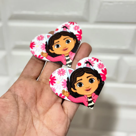 APLIQUE CURVADO DE ACRÍLICO CORAÇÃO - GABBY FUNDO FLORES PINK - comprar online