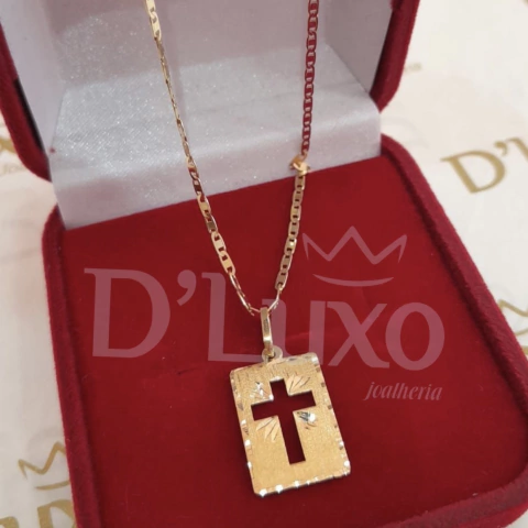 Colar com crucifixo vazado - comprar online