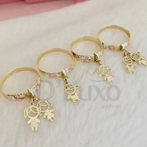 Anel com pingente de filhos - comprar online