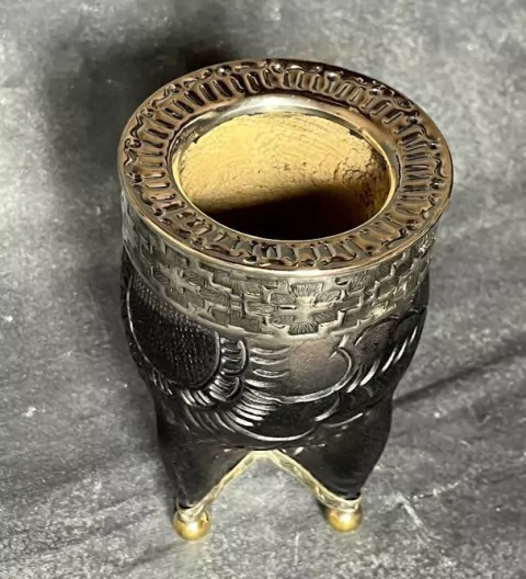 Mate Imperial labrado con refuerzo de alpaca y patas de bronce