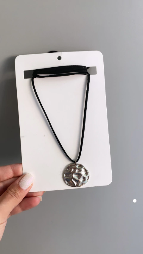 Collar Círculo relieve grande FN