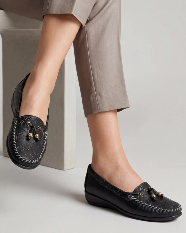 MOCASIN 9001 NEGRO HOJAS