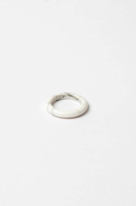 o ANILLO MINERAL HOWLITA