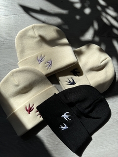 GORRO BEIGE - BORDO - comprar online