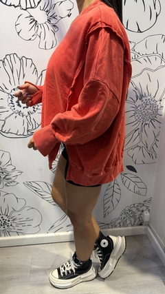 BUZO COSTURAS ROJO en internet