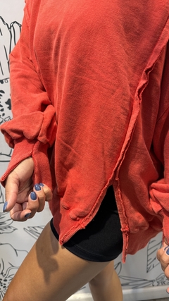 BUZO COSTURAS ROJO - Mantrafitarg