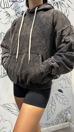 BUZO CANGURO GRIS GASPEADO - comprar online