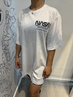 REMERA NASA BLANCA