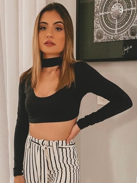 Cropped Manga Longa Gola Alta Decote Preto