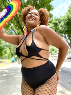 Hot Pants Cintura Alta Preta na internet