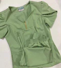 Scrubs Eleganci ( tecido GABARDINE PREMIUM)