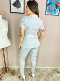 Scrubs Penelope Cinza com Rosa na internet