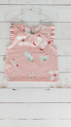 REMERA CON VOLADO EN HOMBRO "MARIPOSAS ROSAS"