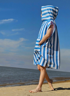 OCEAN5 Poncho Toalla Rayas Celestes - comprar online