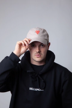 Dad Hat Heartbreak na internet