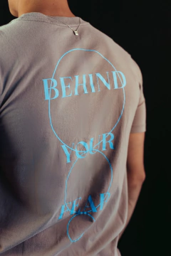 Tee Behind Your Fear na internet