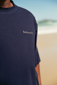 BEACH NAVY BLUE TEE na internet