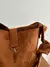 bolsa camurça unissex - Isa Lucena Ateliê