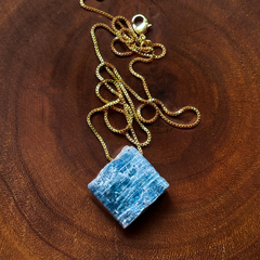 Colar Cianita Azul Dourado - comprar online