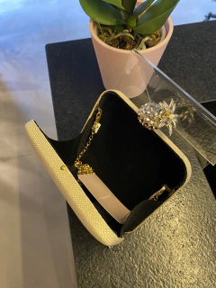 Clutch abacaxi areia na internet