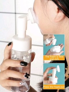 Frasco recipiente pump com escova de silicone para higienização facial - 100 ml na internet