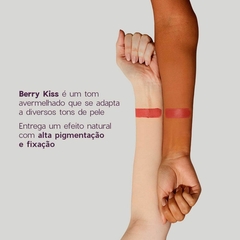 Blush em Bastão Vermelho - Blush Stick Berry Kiss Océane Purple 14g - Boca Rosada Makeup