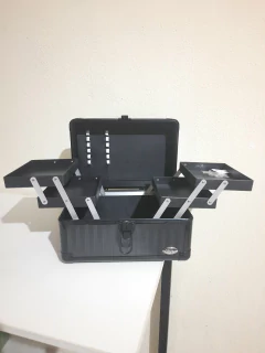 Maleta Frasqueira de Alumínio para Maquiagem e Acessórios - Rubys na internet