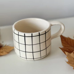 Taza Firenze (líneas cuadrillé) - LUMO home studio