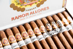 Imagen de Habanos Ramón Allones Small Club Coronas x 25 u. - Fortaleza Media - Cepo 42 - Tiempo de Fumada 30 min.