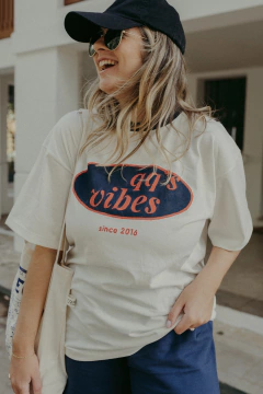 T SHIRT QQ’S VIBES na internet