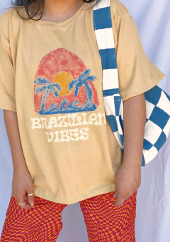 T SHIRT VIBES - QUEQUE CLOTHING