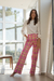 Calça de alfaiataria Pérsea em tecido xadrez flanelado 100% algodão, braguilha, fechamento com gancho e bolso faca na frente. Conjunto com o blazer Pérsea. Elegante e sofisticada para ocasiões formais e profissionais.
