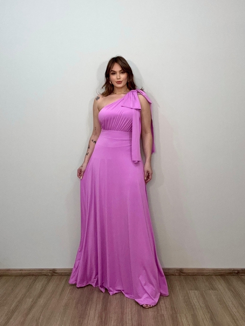 vestido longo modelo mula manga, de festa, tecido fluity cor lilas 