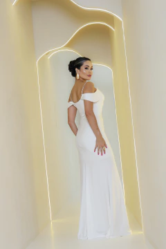 VESTIDO LONGO DE FESTA ESTILO SEREIA COM DETALHES NAS ALÇAS LIS OFF WHITE