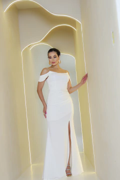 VESTIDO LONGO DE FESTA ESTILO SEREIA COM DETALHES NAS ALÇAS LIS OFF WHITE - Vanessa Sansone Store