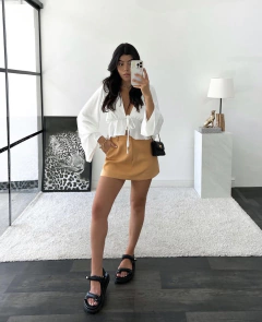 Blusa Mangas Flare Sofia - comprar online