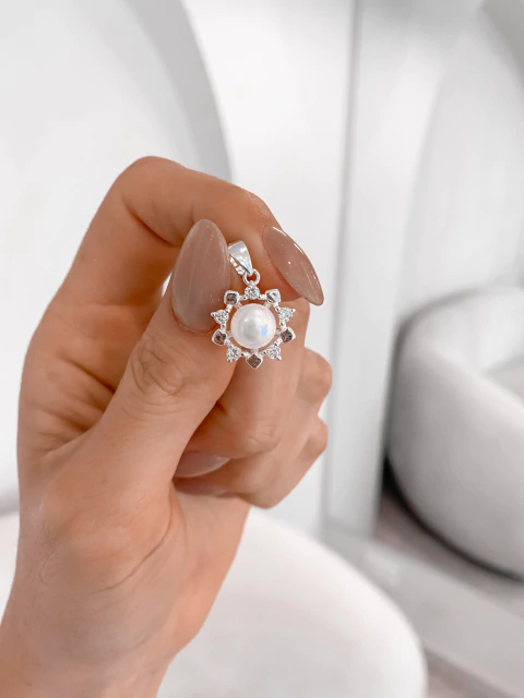 Dije Flor Perla - comprar online