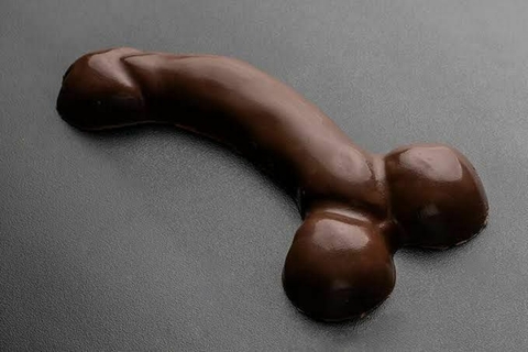 Chocolate em formato de pênis com 19 cm