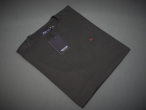 REMERA CUELLO BASE LISA ROCHAS