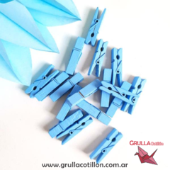 BROCHECITOS DE MADERA CELESTE x20