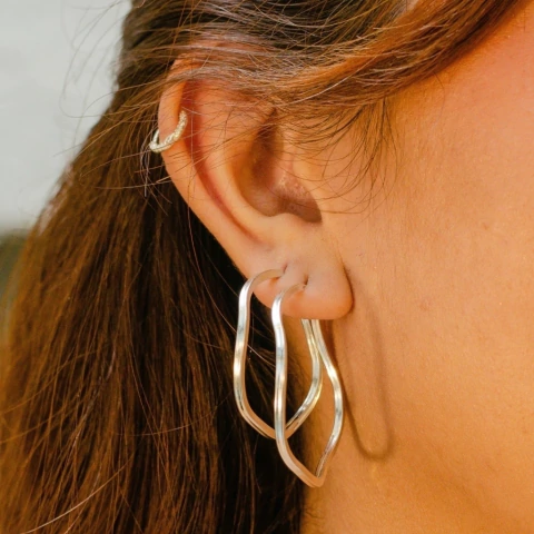 Brinco Argola Ondulada G Prata 925 - comprar online