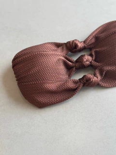 TRÉS NÓS - MARROM TEXTURIZADO na internet