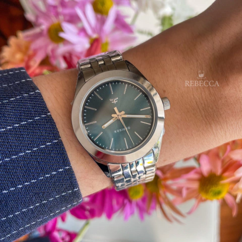 Kosiuko Edith Plateado fondo Azul