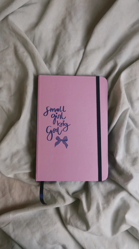 Caderneta Small Girl - comprar online