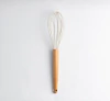 Batidor Blanco de Silicona Mango de madera 30cm