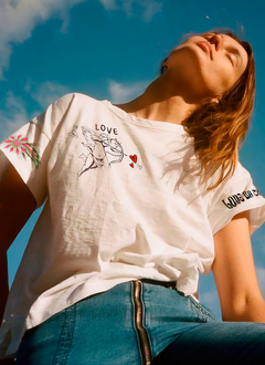 Remera Love by the moon