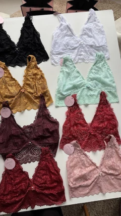 CONJUNTO RENDADO ATÉ O OMBRO