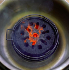 Briqueta COBBlestone para parrilla portátil a carbón que casi no hace humo, ideal para balcón - Cobb Grill Argentina.